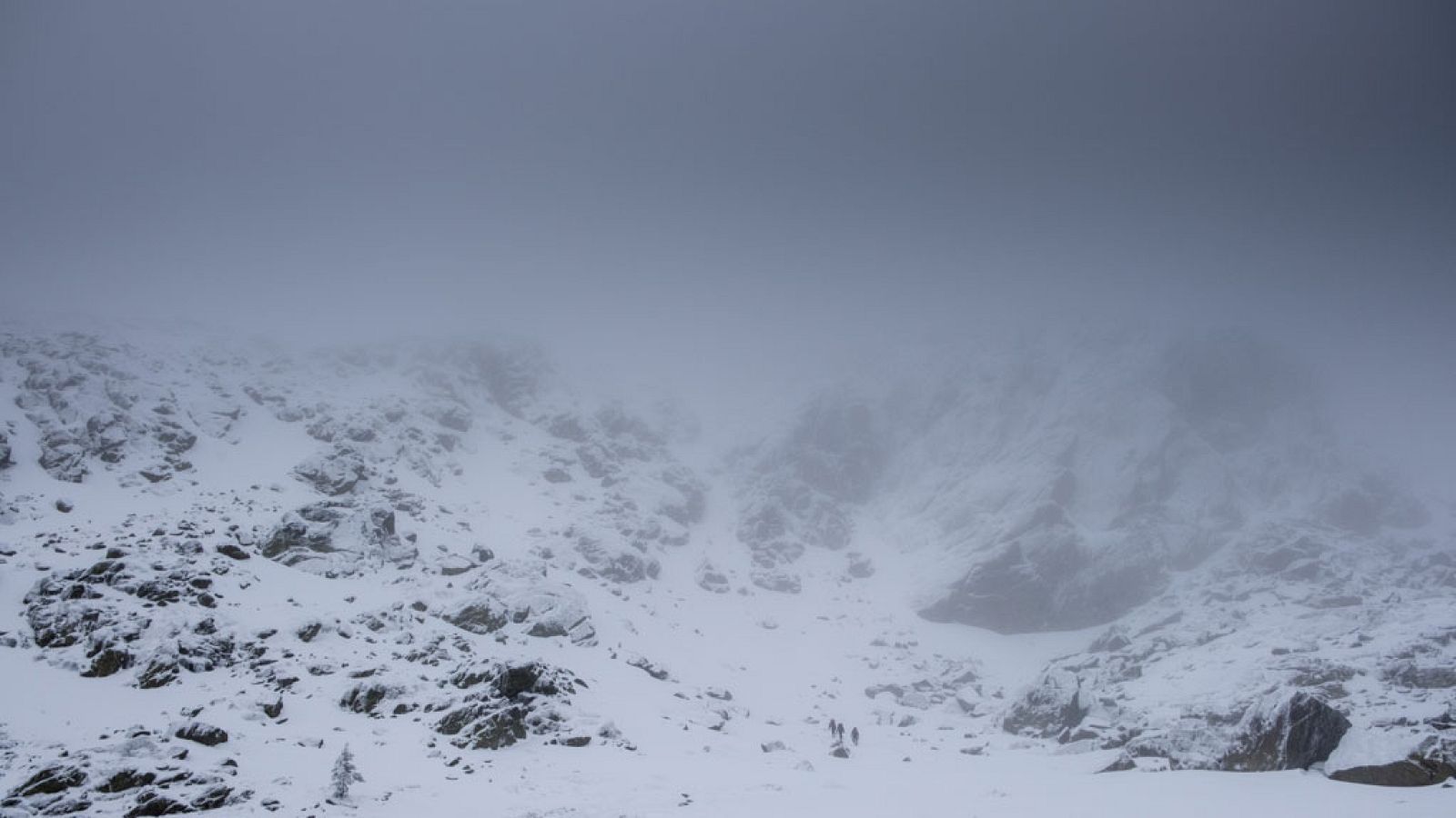 Frío polar, viento intenso, nevadas copiosas y olas de hasta 10 metros  - ver ahora
