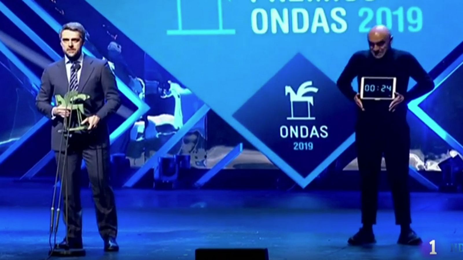 Carlos Frangaillo recibe su premio Ondas como mejor presentador - Informativo 24h | Ver