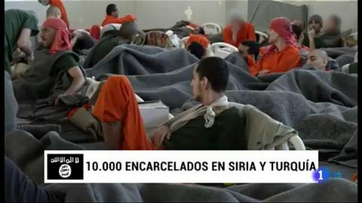 Telediario 1 - Turquía deporta a ocho presos europeos que combatieron en el Daesh