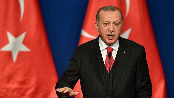 Telediario 1 - Turquía deporta a ocho presos europeos que combatieron en el Daesh