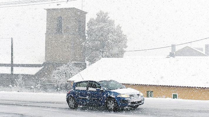 La nieve dificulta el tráfico en 95 carreteras, varias son de la red principal