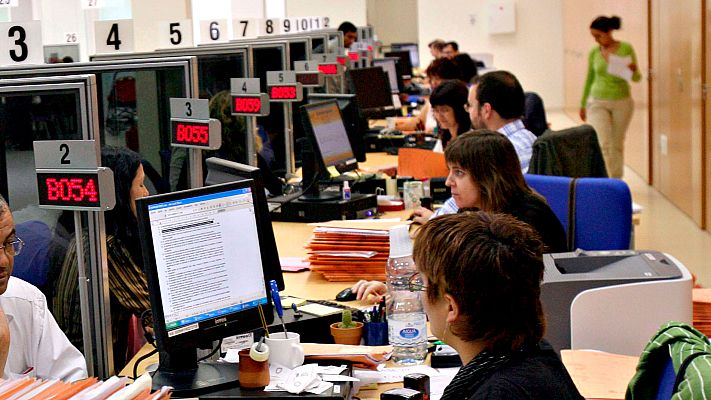 Telediario 1 - El Supremo establece que los interinos tienen derecho a la carrera profesional igual que un funcionario de carrera