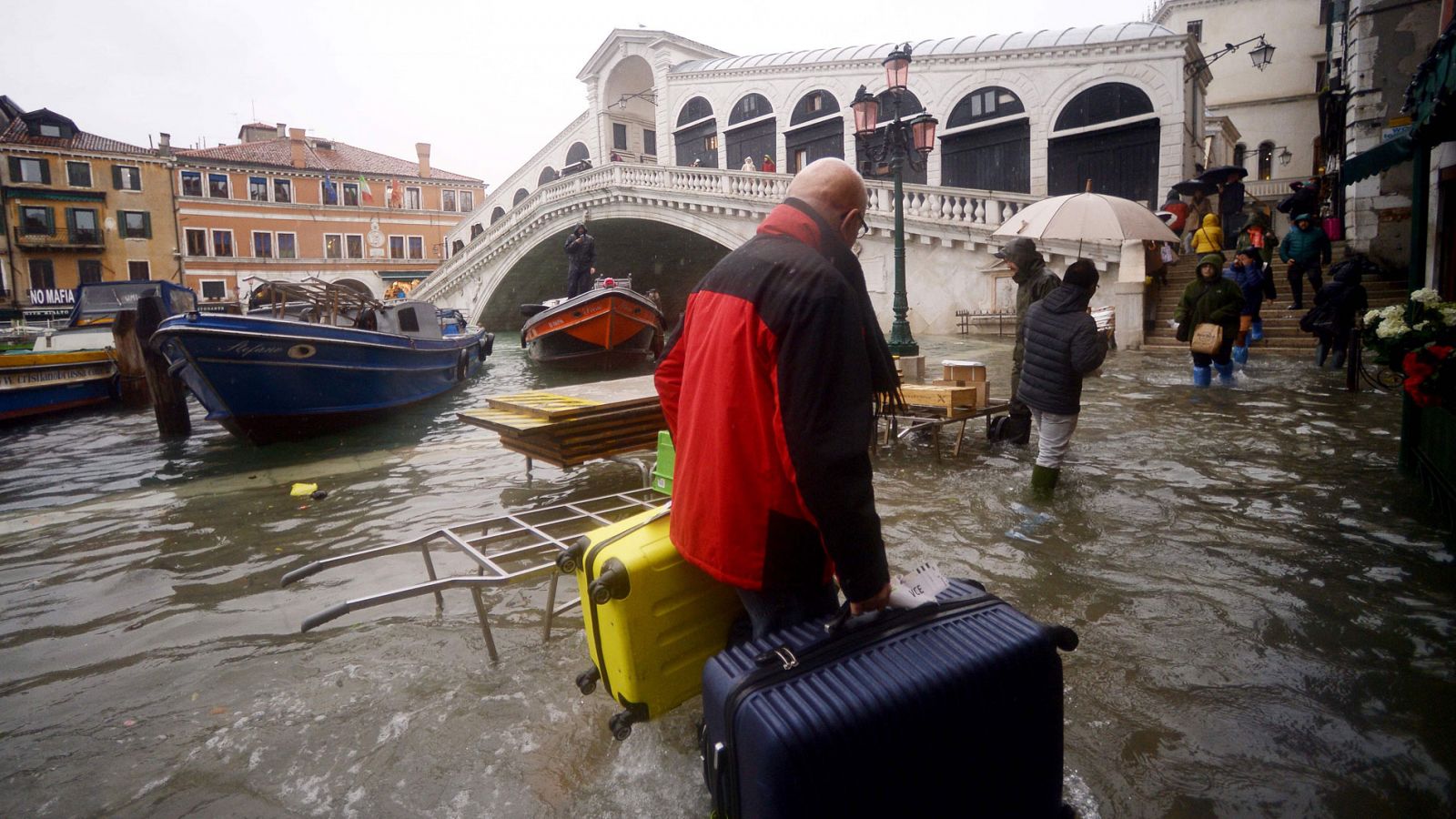 Telediario 1: Desciende el nivel del agua en Venecia | RTVE Play