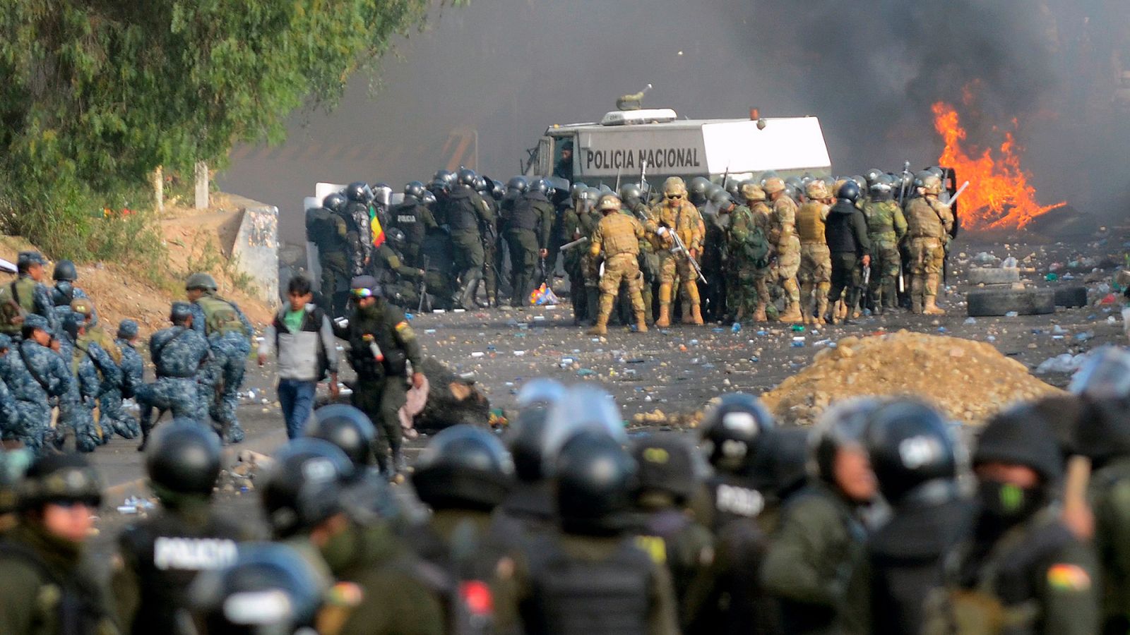 Cinco muertos en Bolivia en enfrentamientos entre la Policía y manifestantes de grupos cocaleros cerca de Cochabamba