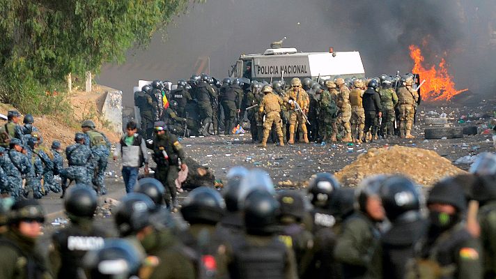 Telediario 1 - Nuevos enfrentamientos entre la Policía y manifestantes de grupos cocaleros cerca de Cochabamba