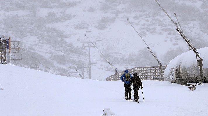 Los esquiadores celebran la llegada anticipada de la nieve