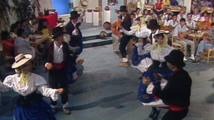 Tenderete - Tenderete - 17/11/2019 Familia Rodríguez de Milán, Parranda Acorán, Coros y Danzas Hermigua Agulo, A.F. Polígono de Jinámar y La Agrupación Infantil Los Chacalote en  momentos inolvidables de la historia de Tenderete.