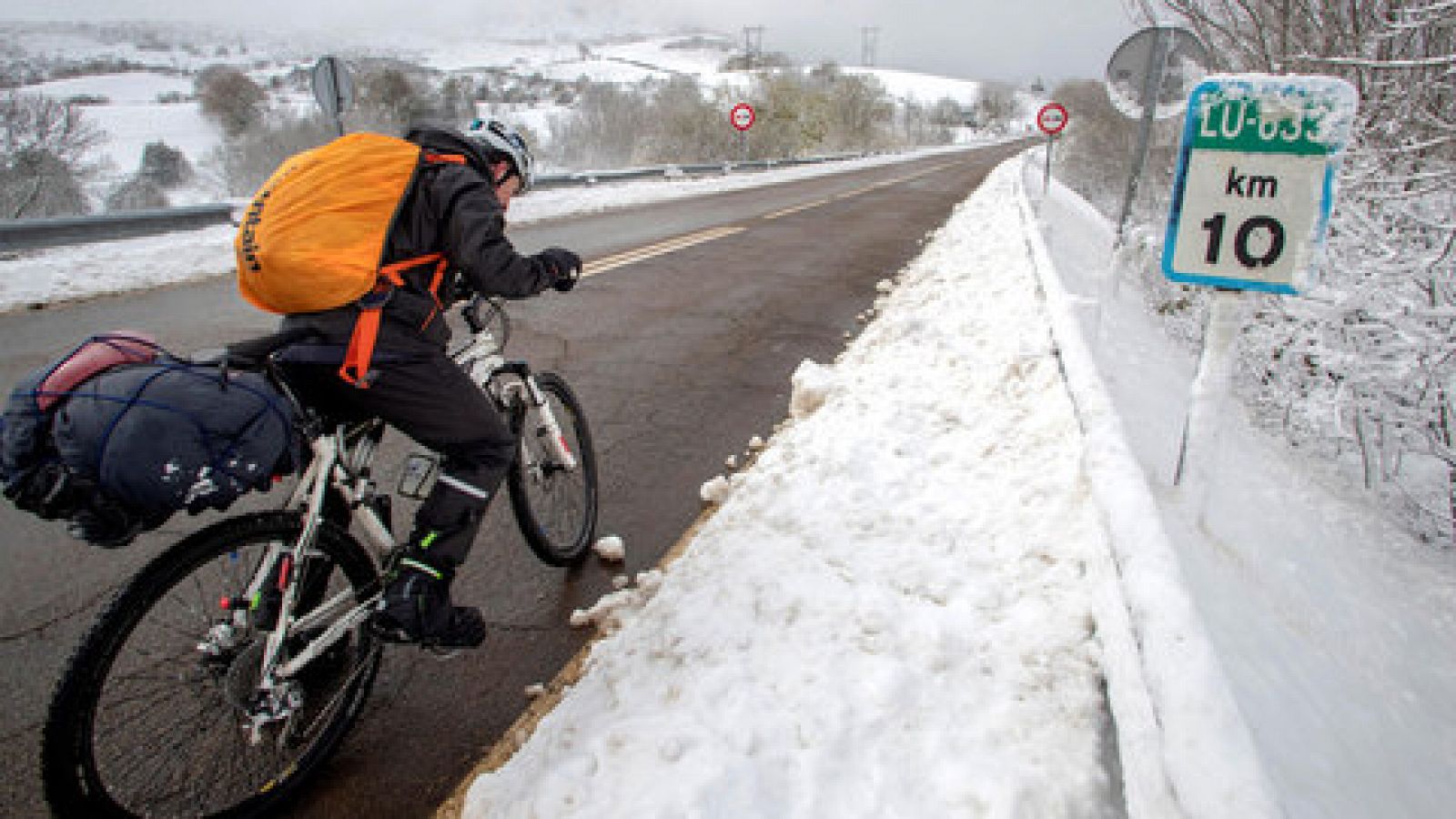 El temporal se debilita y mejoran las carreteras, con 17 puertos cerrados - RTVE.es