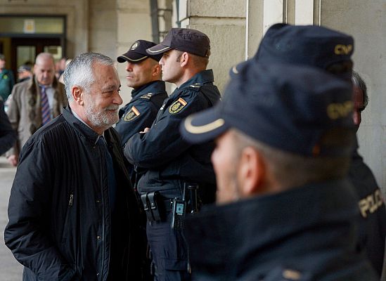 Telediario 1 - El Gobierno socialista en Andalucía hizo un uso indebido de 800 millones de ayudas públicas