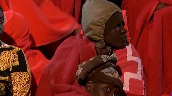 Telediario 1 - Evacuados 81 migrantes a Melilla tras quedar atrapados por el temporal en Chafarinas