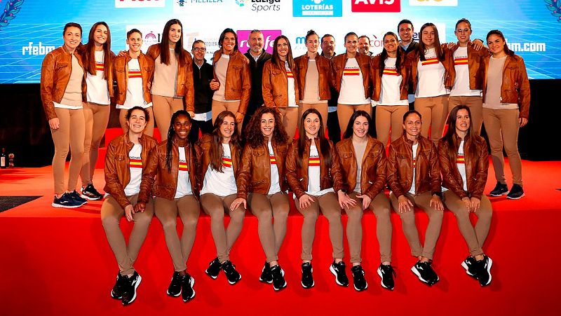 La selección española femenina de balonmano ha formalizado su despedida antes de viajar al Mundial que jugará en Kumamoto (Japón) a partir del próximo 30 de noviembre.