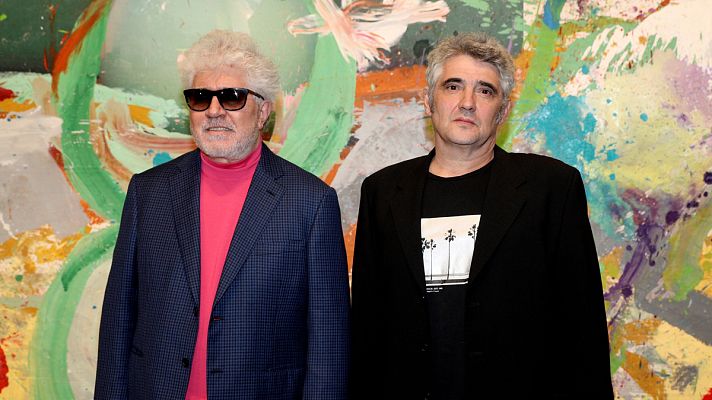 Telediario 1 - La exposición 'Flores' vierte el universo creativo de Almodóvar sobre el lienzo