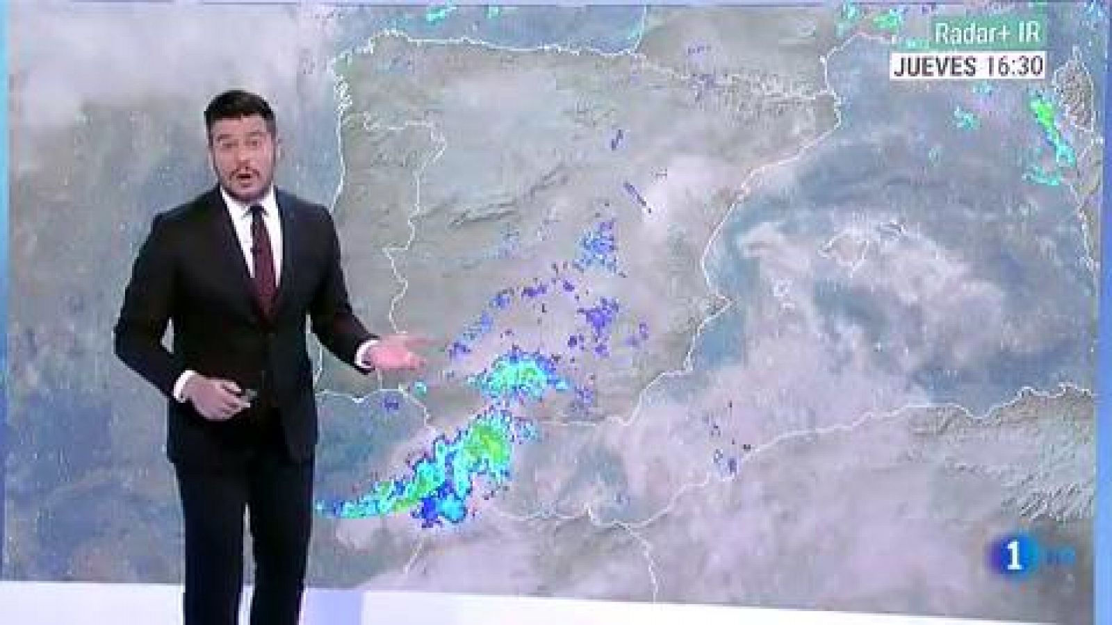 El tiempo: Lluvias y tormentas en toda la Península y avisos por viento y oleaje