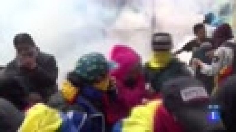 La jornada de "paro nacional" en Colombia termina con cacerolazos e incidentes aislados en Bogotá y Cali