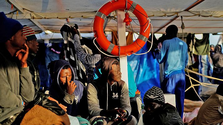 Telediario 1 - Siguen los rescates de inmigrantes en el Mediterráneo Central