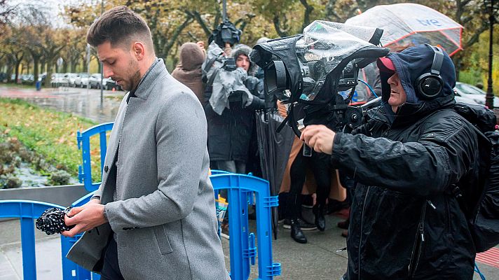 Telediario 1 - La víctima de los exjugadores de La Arandina mantiene que la agredieron sexualmente y que sabían su edad