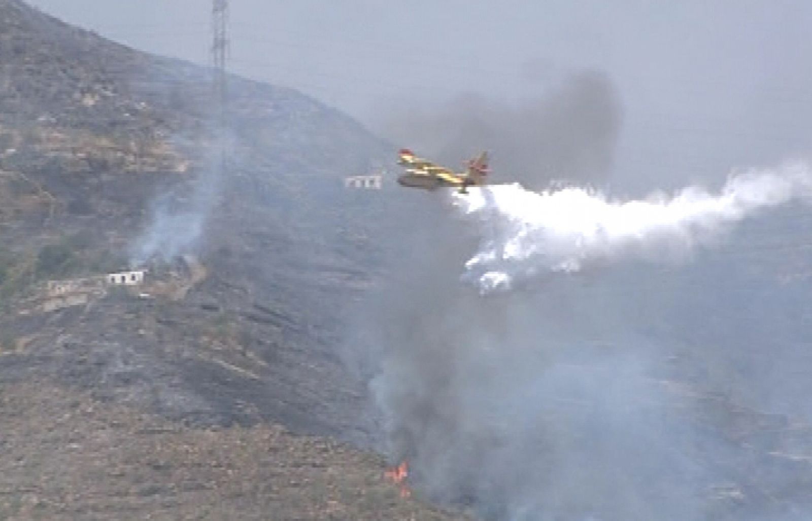 Un incendio en Sierra Cabrera, Almería, ha quemado más de 4.000 hectareas de matorral