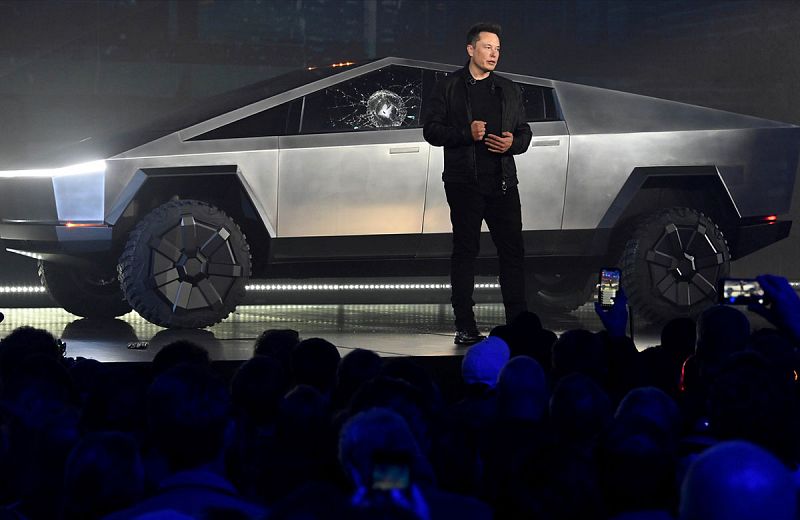 El nuevo vehículo 'indestructible' de Tesla se rompe en su presentación -RTVE.es - Informativo 24h | Ver