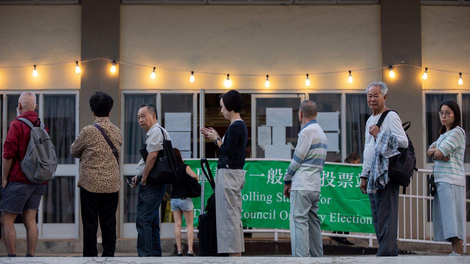 Récord de participación en las elecciones locales en Hong Kong