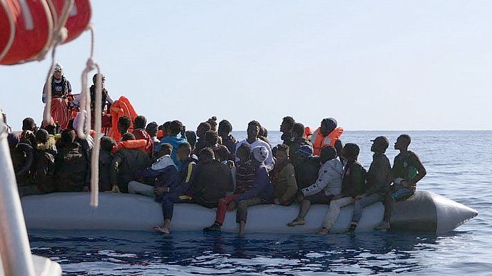 El Ocean Viking desembarca en Sicilia a los 213 inmigrantes que había rescatado