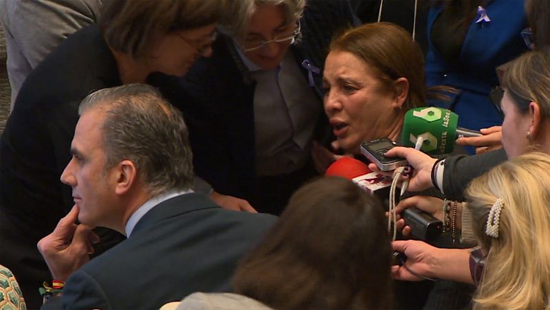 Mujeres contra la violencia de género se encaran con el portavoz de Vox ...