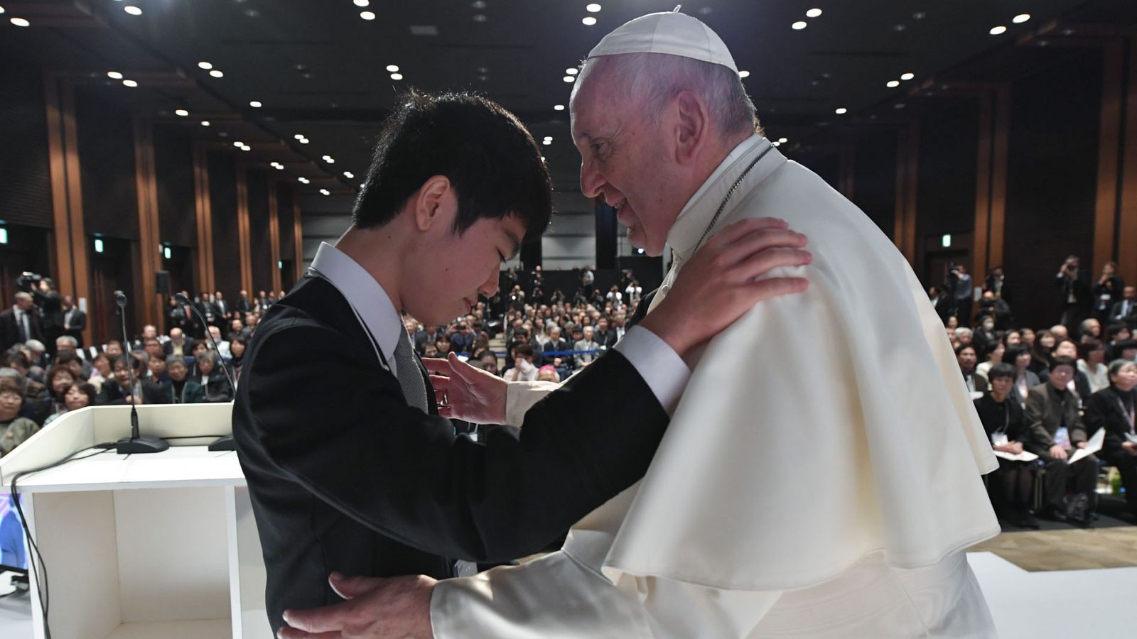 Fukushima | El papa se reúne con las víctimas de Fukushima - RTVE.es