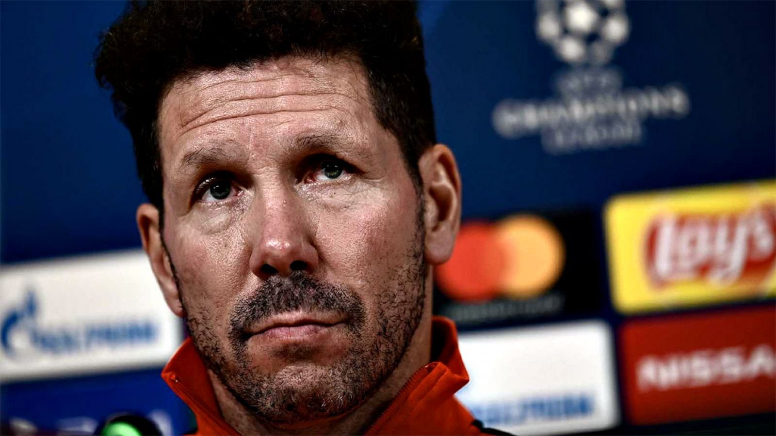 Diego Simeone, entrenador del Atlético de Madrid, insistió este lunes en ganar, ya sea con treinta o con cinco pases bien; recalcó que "las áreas son determinantes en el fútbol" y ahí tiene que "crecer" su equipo y dijo que Cristiano Ronaldo es "extr