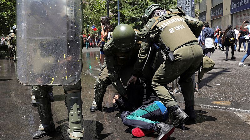 La policía cometió "graves violaciones de derechos humanos" según denuncia HRW en un informe publicado este martes en Santiago de Chile