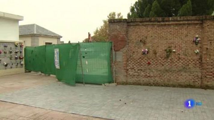 Telediario 1 - Denuncian al Ayuntamiento de Madrid por retirar placas de fusilados por el franquismo del cementerio de La Almudena