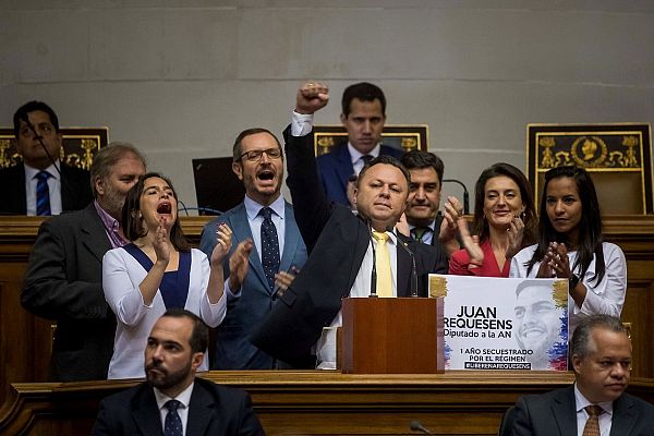 Gritos e insultos de la bancada 'chavista' a Maroto en su intervención en la Asamblea Nacional de Venezuela