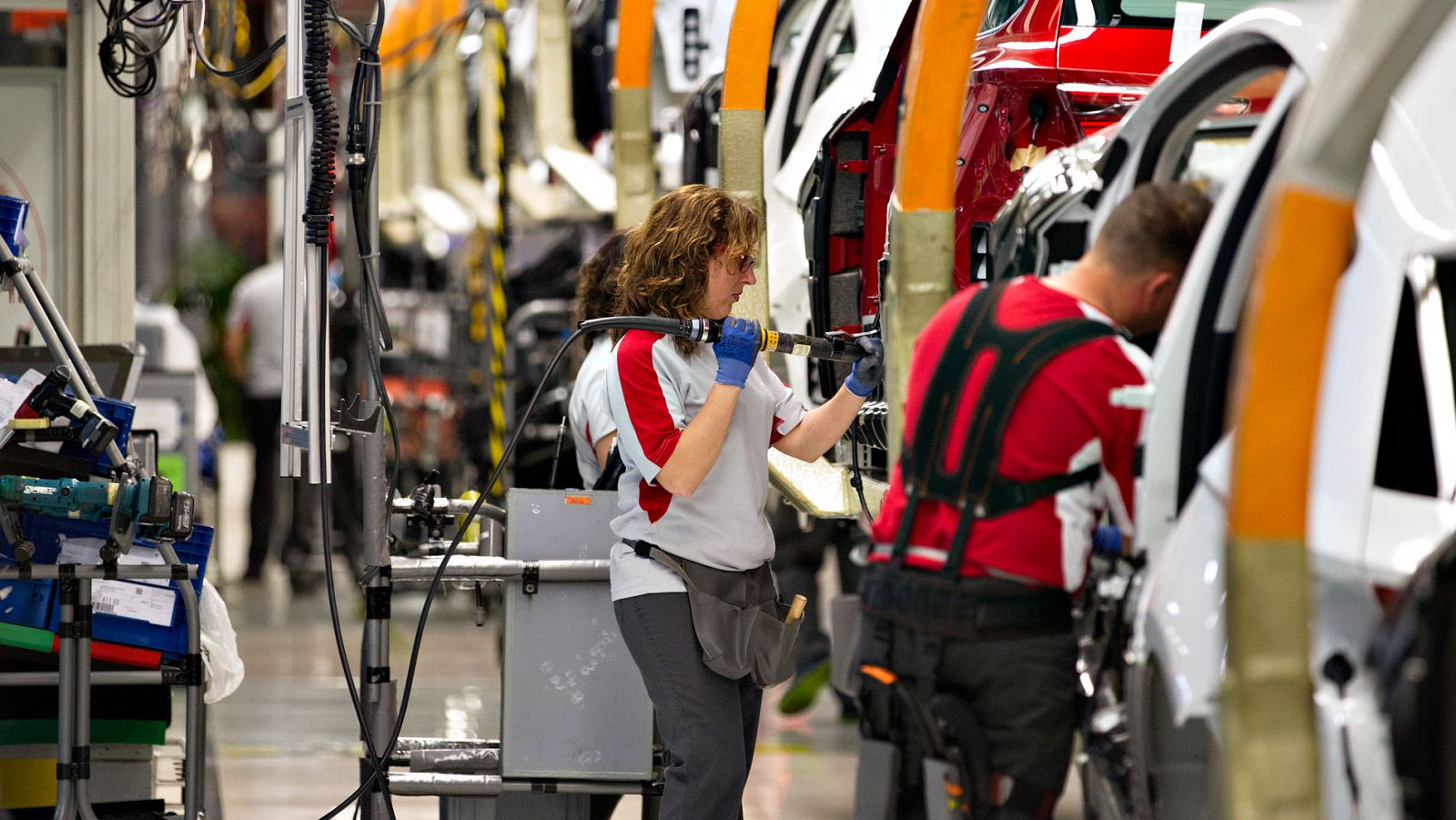 Economía - SEAT anuncia un ERE temporal para 6.400 empleados en la planta de Martorell