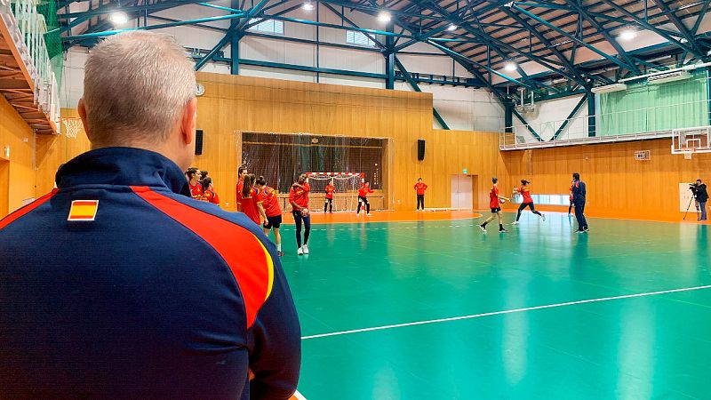Este sábado arranca el Mundial femenino de balonmano en Japón y España debutará contra Rumanía. Las 'guerreras' se preparan a fondo para el estreno.