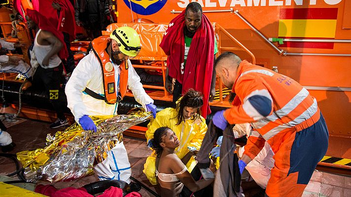 Telediario 1 - Cuatro menos en el naufragio de una patera en Melilla
