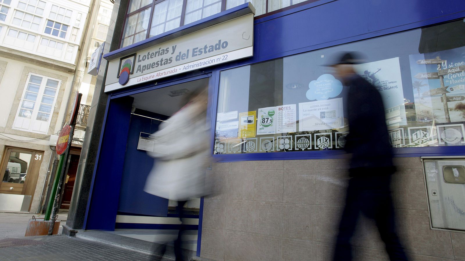 Novedades en el caso del boleto de la Primitiva de A Coruña, con un premio multimillonario y cuyo dueño se busca desde hace siete años. Según ha sabido TVE, un juzgado ha llamado a declarar, como investigados por presunta estafa, a cuatro directivos
