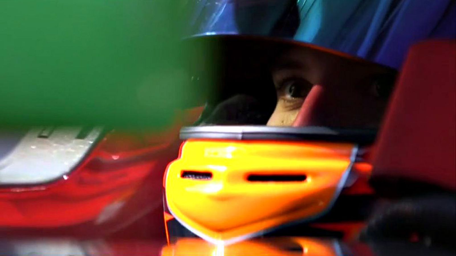 Belén compagina estos dos deportes, aparentemente opuestos. Con la pértiga salta por encima de los 3 metros y medio. Y en el automovilismo ha ganado el Trofeo Femenino del Campeonato de España de Fórmula 4.