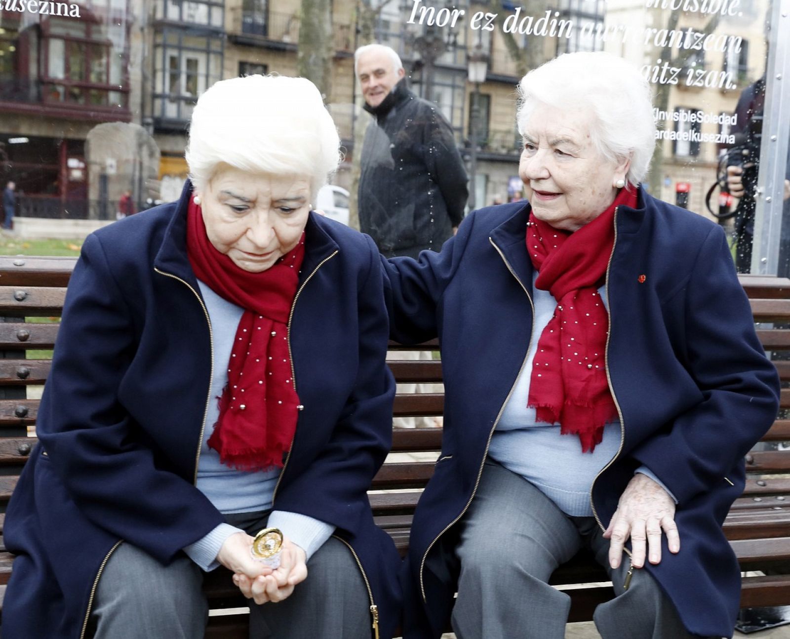 Telediario 1: 'La última persona fallecida en soledad': escultura hiperrealista que visibiliza la soledad  | RTVE Play