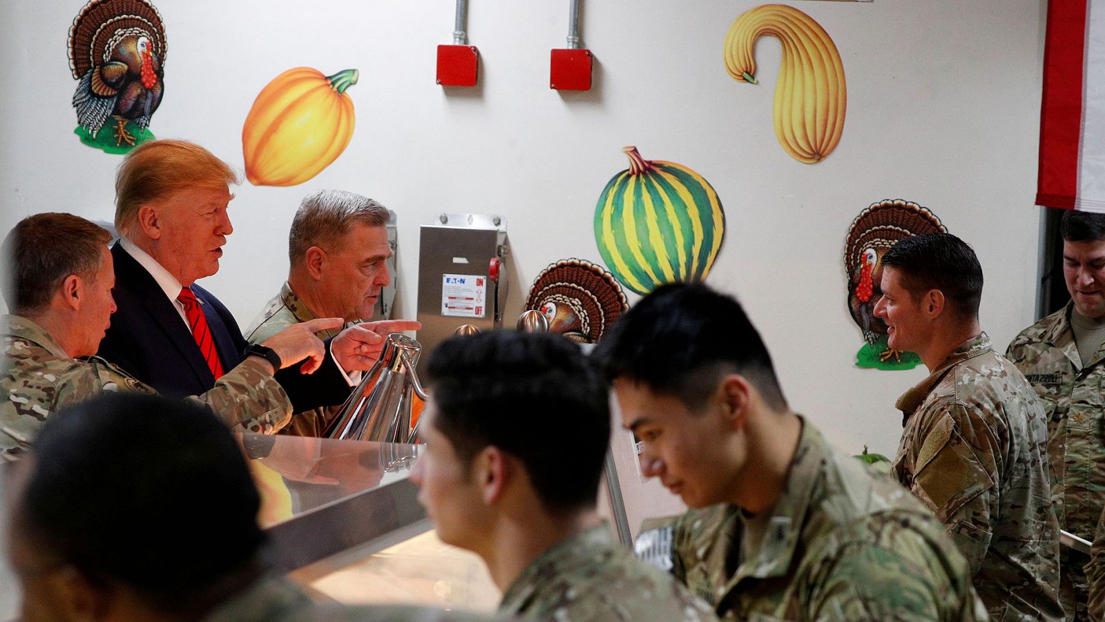 Trump visita por sorpresa a las tropa desplegadas en Afganistán por Acción de Gracias