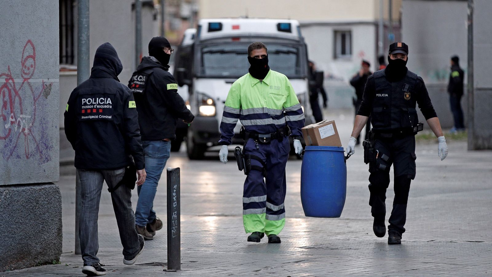 Telediario 1: Macrorredada contra el narcotráfico en Barcelona con unos 40 detenidos | RTVE Play