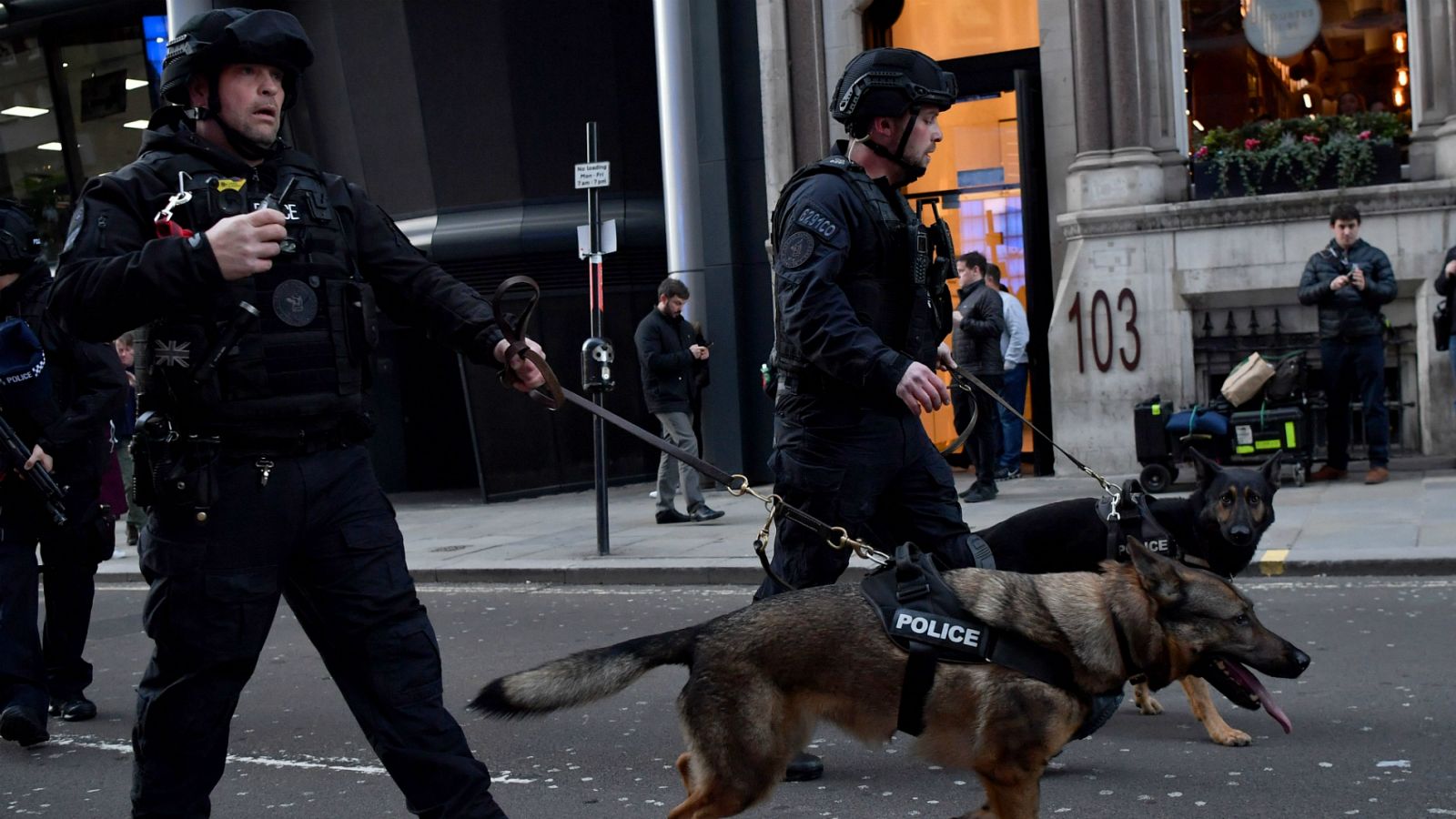La policía cierra el puente de Londres tras un incidente con disparos