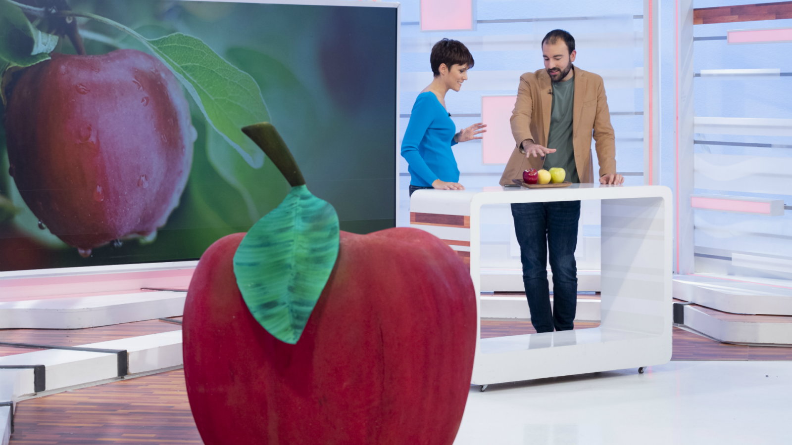 ¿Es bueno pelar la manzana? 