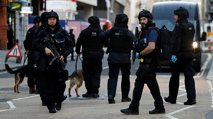 La policía investiga un incidente en el puente de Londres