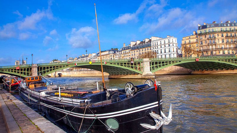 Vivir en un barco, la alternativa a la subida de los alquileres en París 