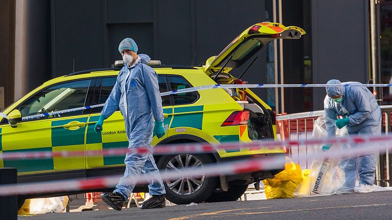 La Policía registra la casa del terrorista abatido en Londres y continúa analizando el lugar del atentado