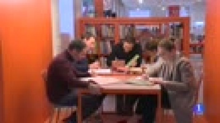 Telediario 1 - Benjamin Lacombre reúne a un grupo de ilustradores para renovar cuentos como 'Pinocho' o 'Pulgarcita'