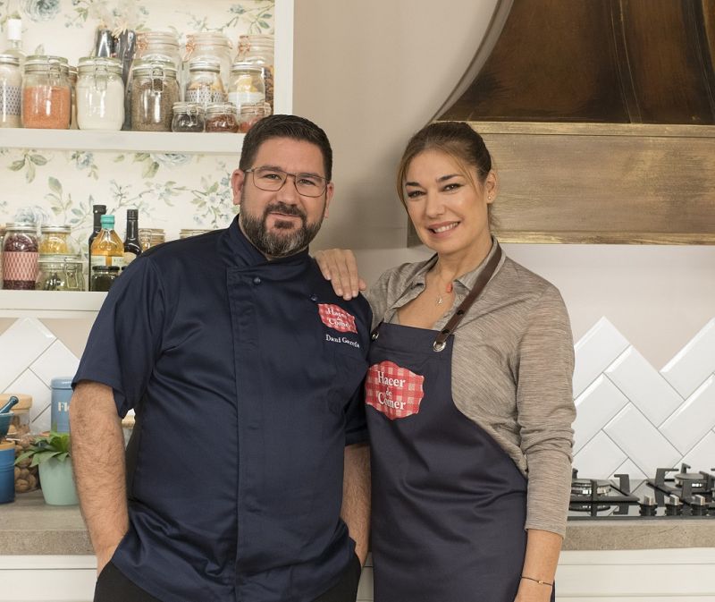 La presentadora Raquel Revuelta, visita "Hacer de comer"