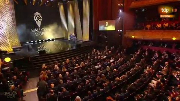 Messi recibe un homenaje por su sexto Balón de Oro