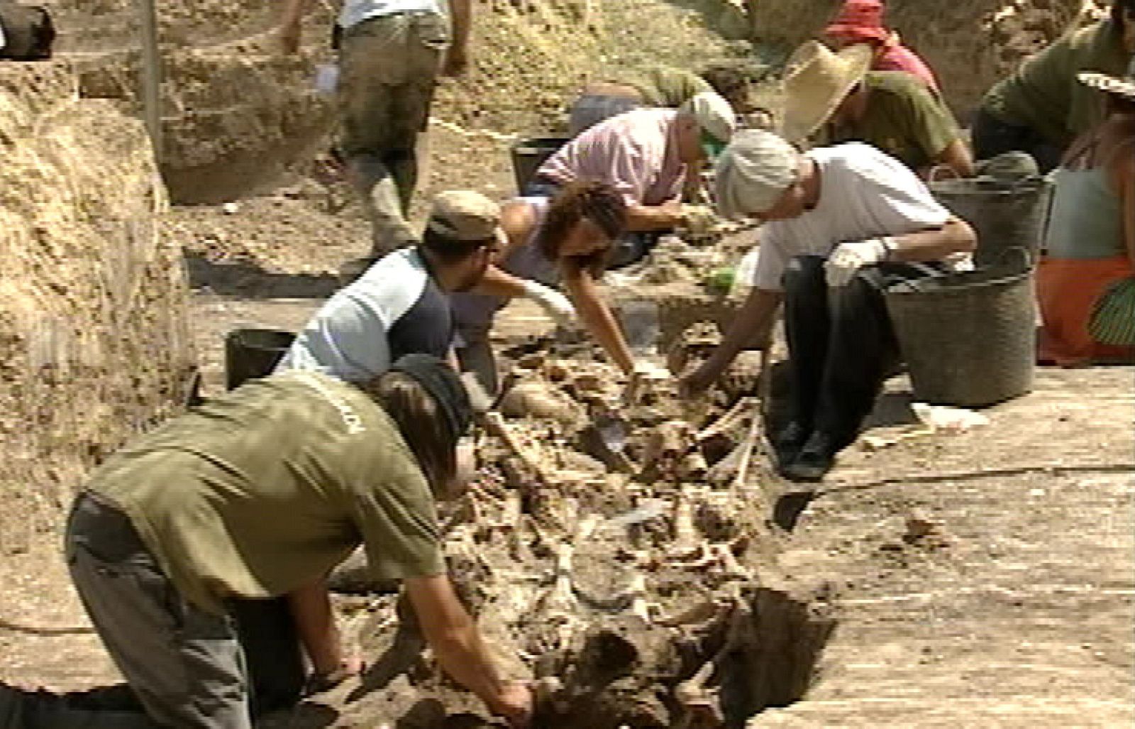 30 cuerpos en una fosa común RTVE Play