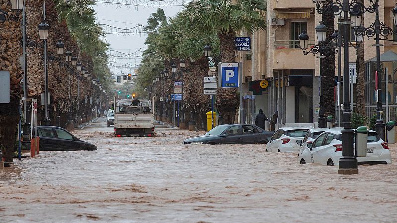 La DANA deja un centenar de evacuados en el municipio murciano de Los Alcázares