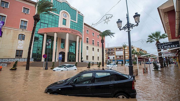 Telediario 1 - La borrasca se desplaza hacia Baleares tras dejar un centenar de evacuados en Murcia