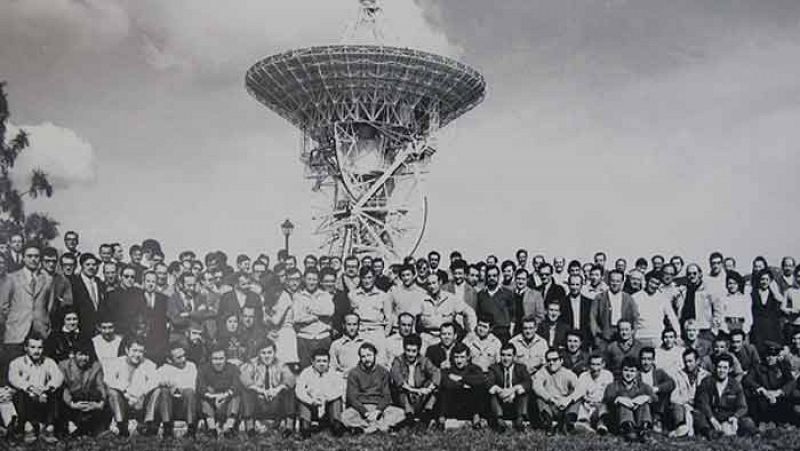 El pueblo de Fresnedillas, en Madrid, acogió entre 1965 y 1984 una de las tres únicas bases del mundo de seguimiento de las misiones espaciales. Su papel fue fundamental en la misión Apollo. RTVE.es ha hablado con antiguos trabajadores y especialistas de Fresnedillas para rememorar los intensos momentos de julio de 1969.